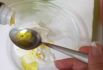 SALSA ALLO YOGURT PER PATATE preparazione 2