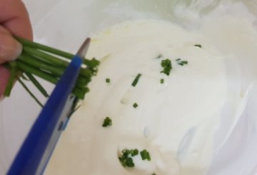 SALSA ALLO YOGURT PER PATATE preparazione 3