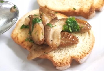 BRUSCHETTE AI PORCINI preparazione 5