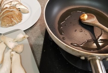 BRUSCHETTE AI PORCINI preparazione 2