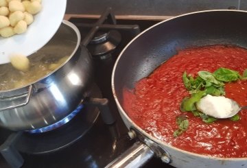 GNOCCHI AL POMODORO preparazione 3