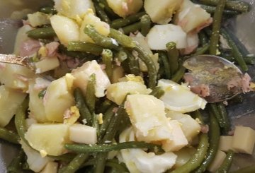 INSALATA DI PATATE, FAGIOLINI, UOVA E TONNO preparazione 4