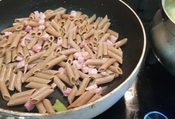 PASTA CON CREMA DI PATATE E PANCETTA preparazione 4