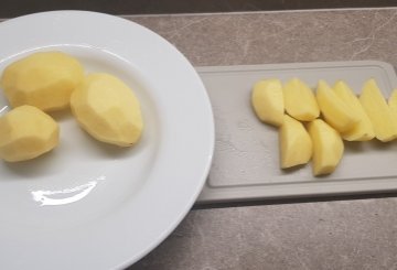 POLLO CON PATATE IN PADELLA preparazione 0