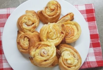 GIRELLE DI PASTA SFOGLIA CON MORTADELLA preparazione 4