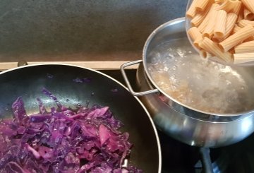 PASTA CON CAVOLO ROSSO preparazione 7