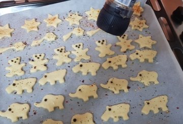 BISCOTTI SALATI DI NATALE preparazione 8