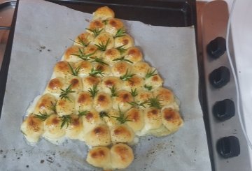 ALBERO DI NATALE CON PASTA  DELLA PIZZA preparazione 5