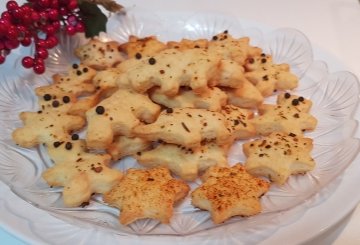 BISCOTTI SALATI DI NATALE preparazione 10