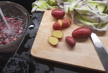 PATATE ROSSE IN PADELLA preparazione 0