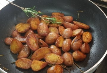 PATATE ROSSE IN PADELLA preparazione 7