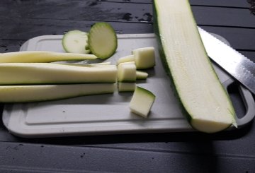 PASTA ZUCCHINE E SALSICCIA preparazione 0