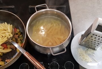 PASTA ZUCCHINE E SALSICCIA preparazione 6