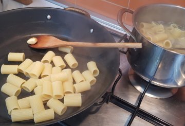 PASTA CACIO E UOVA preparazione 0