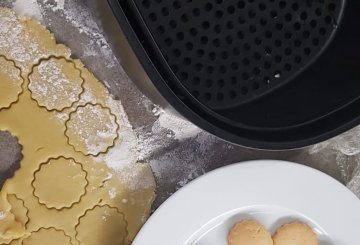 BISCOTTI DI FROLLA IN FRIGGITRICE AD ARIA preparazione 4