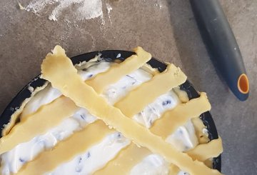 CROSTATA  RICOTTA E GOCCE DI CIOCCOLATO IN FRIGGITRICE AD ARIA preparazione 7