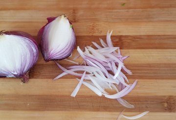 PASTA CON ZUCCHINE E FIORI DI ZUCCA preparazione 1