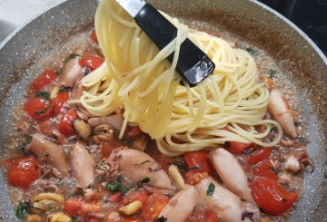 SPAGHETTI COZZE E CALAMARETTI preparazione 9