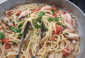 SPAGHETTI COZZE E CALAMARETTI preparazione 10