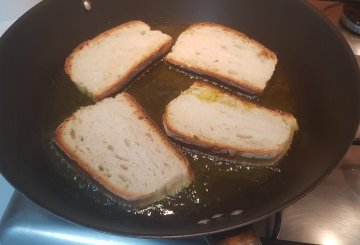 BRUSCHETTE FRITTE preparazione 1