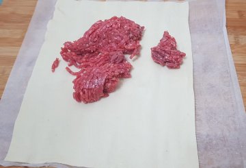 CORNETTI DI PASTA SFOGLIA RIPIENI DI CARNE preparazione 0