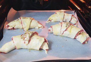 CORNETTI DI PASTA SFOGLIA RIPIENI DI CARNE preparazione 10