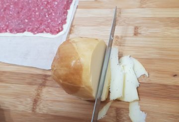 CORNETTI DI PASTA SFOGLIA RIPIENI DI CARNE preparazione 2