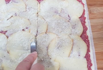 CORNETTI DI PASTA SFOGLIA RIPIENI DI CARNE preparazione 4