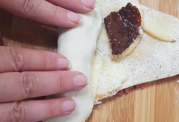 CORNETTI DI PASTA SFOGLIA RIPIENI DI CARNE preparazione 7