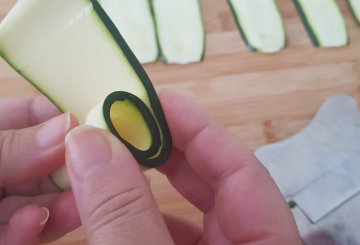 INVOLTINI DI ZUCCHINE IN FRIGGITRICE AD ARIA preparazione 2