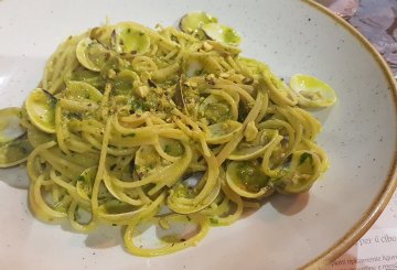 SPAGHETTI VONGOLE E PISTACCHI preparazione 5