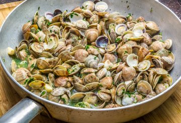 SPAGHETTI VONGOLE E PISTACCHI preparazione 2