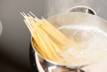 SPAGHETTI VONGOLE E PISTACCHI preparazione 3