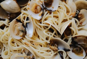 SPAGHETTI VONGOLE E PISTACCHI preparazione 4