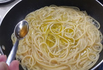 SPAGHETTI AI RICCI DI MARE preparazione 9