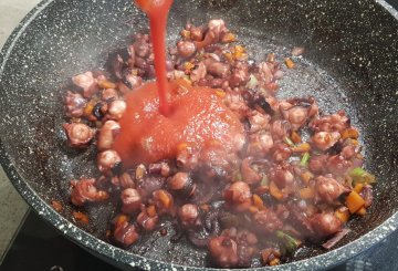 PASTA AL  RAGÚ DI POLPO preparazione 4