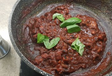 PASTA AL  RAGÚ DI POLPO preparazione 6