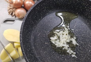 PASTA BROCCOLI E PATATE preparazione 0