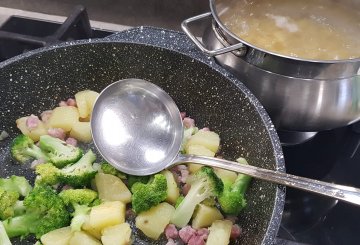 PASTA BROCCOLI E PATATE preparazione 4