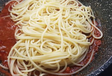 PASTA CON POMODORO E PANCETTA preparazione 4