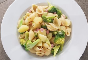 PASTA BROCCOLI E PATATE preparazione 6