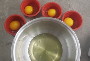 UOVO NUVOLA IN FRIGGITRICE AD ARIA preparazione 0