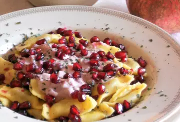 RAVIOLI IN SALSA DI MELOGRANO E YOGURT  