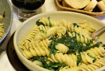 FUSILLONI AGLI SPINACI E BACON   