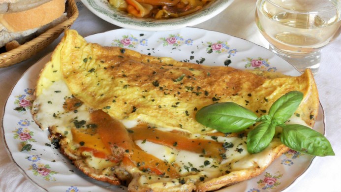 Omelette con peperoni e scamorza