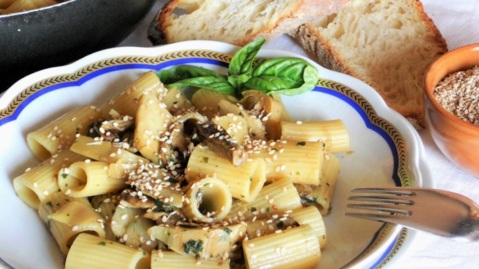 Pasta con carciofi e funghi  