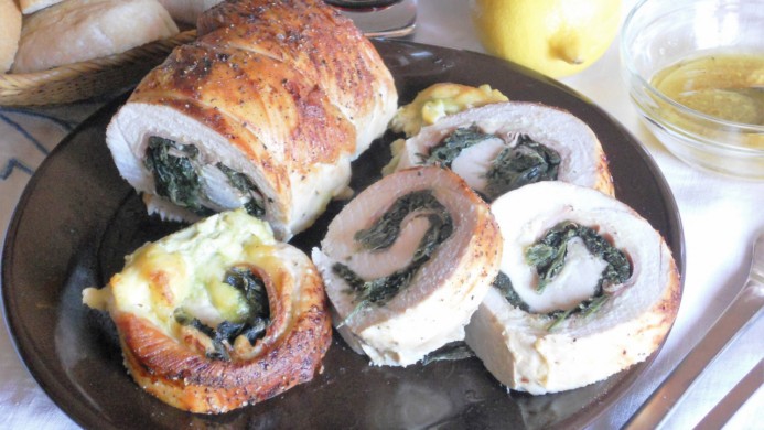 Rotolo di tacchino farcito con erbette e mortadella 