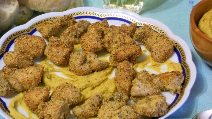 Bocconcini di pollo fritto con hummus  