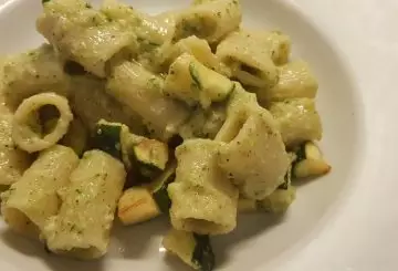 PASTA E CREMA DI ZUCCHINE FRITTE