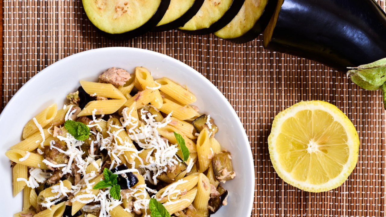 Pasta con melanzane, tonno e menta